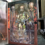 neca-predators-deluxe-ultimate-city-hunter-predator-battle-damaged-000