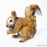 CollectA-88467-Red-Squirrel-Eating-001