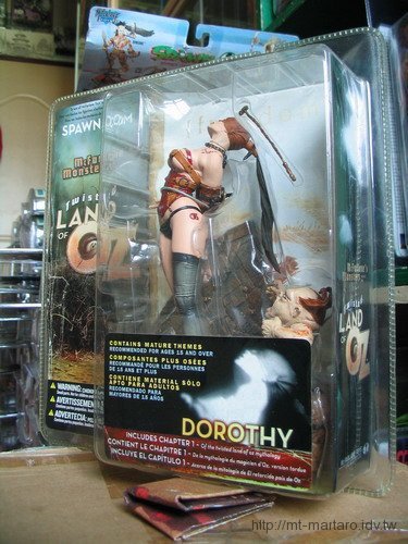 mcfarlane-monsters-02-dorothy-with-munchkins-000