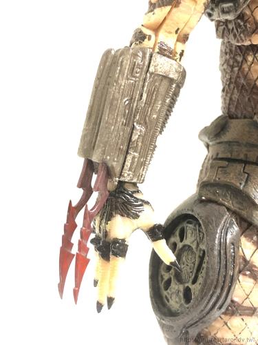 neca-predator-2-ultimate-scout-predator-015