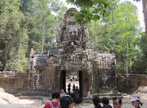 Travels-Angkor-Wat-047