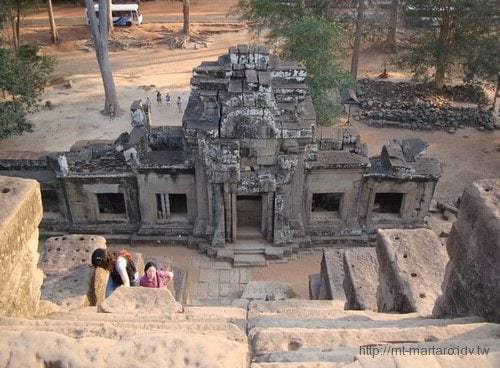 Travels-Angkor-Wat-116