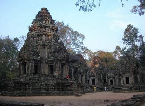 Travels-Angkor-Wat-122