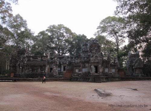 Travels-Angkor-Wat-126